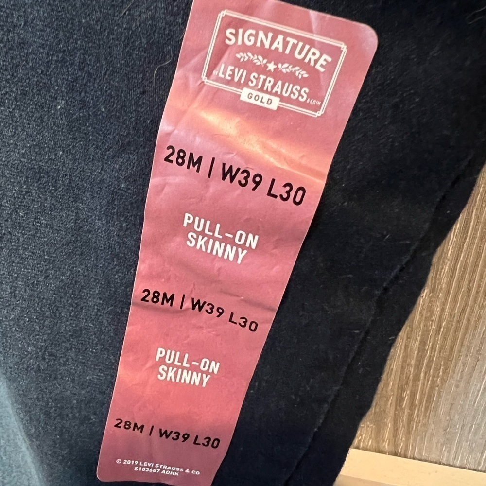 B10.18. Signature by Levi Strauss & Co. Gold Label Totally Shaping Pull-on Jeans - Picture 2 of 5